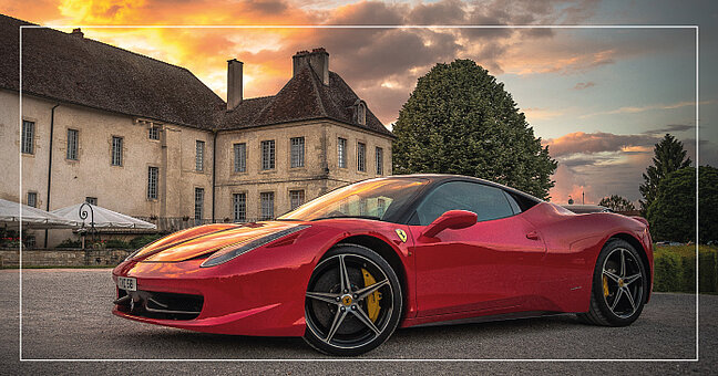 Ferrari vor Villa
